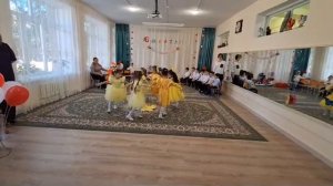 Красивый танец"Солнечные лучики" на 8 марта