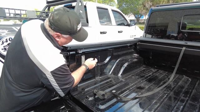 Roll n Lock M Series on a 22 Jeep Gladiator JT review by Chris at C&H Auto Accessories #754-205-457 смотреть онлайн