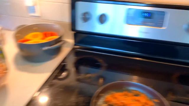 США ВЛОГ Прогулка по ПЛЯЖУ МАЙАМИ Готовлю ОБЕД на ВСЮ СЕМЬЮ Лиза Расстроена смотреть онлайн