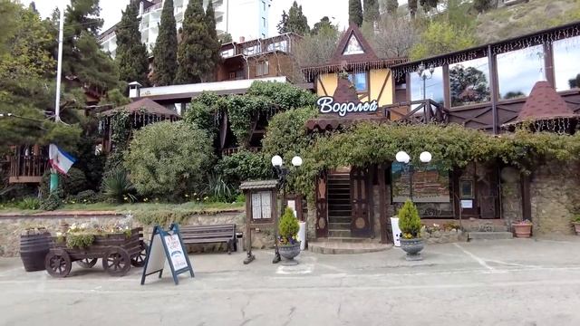 КРЫМ / Алушта готовится к сезону 2023 / Прогулка по набережным смотреть онлайн