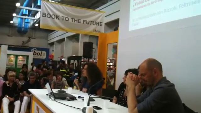 Silvia Avallone al Salone del libro di Torino смотреть онлайн