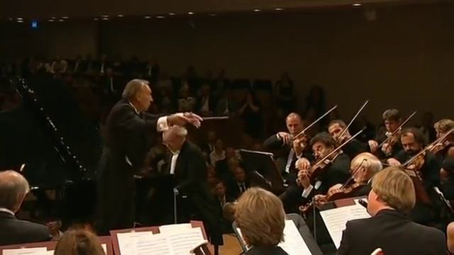 Beethoven - Piano Concerto No. 3 (Brendel, Abbado) смотреть онлайн