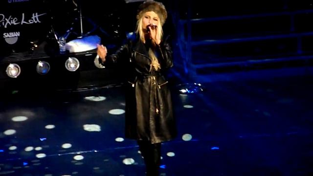 Pixie Lott "Catching Snowflakes" Crazy Cats Tour Manchester смотреть онлайн
