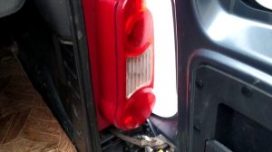 Citroen Berlingo. Замена  лампочки стоп сигнала.