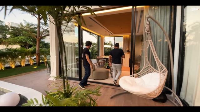CASA NEOCLÁSSICA INTEGRADA COM A NATUREZA DECORADA DE LUXO смотреть онлайн