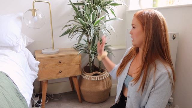 LONDON FLAT TOUR! | Decorating when renting | Living in Fulham смотреть онлайн