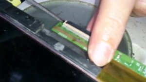 Ремонт телевизора Philips, отслоение матрицы. Восстановление контакта или замена пикселя)))