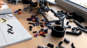 ￼￼собрал Lego набор Dodge Charger Доминика Торетто