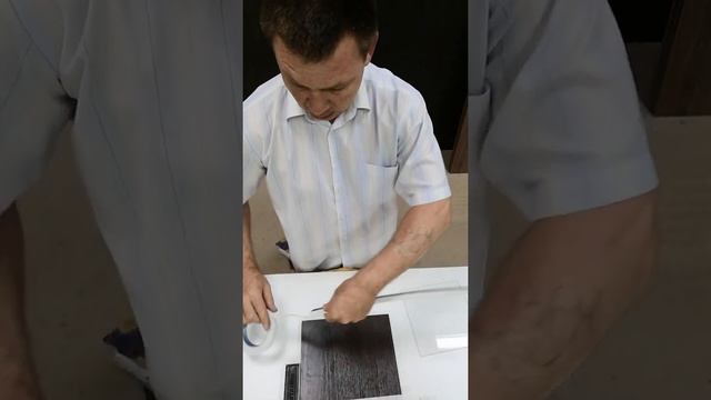 Как правильно наклеить зеркало на дверь смотреть онлайн