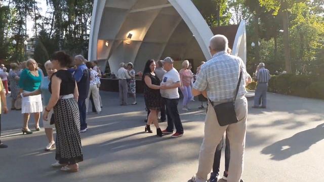 ЧТОБЫ ВСТРЕТИТЬСЯ С ТОБОЮ, НАМ ПРИШЛОСЬ СКОРЕЕ!??/ТАНЦЫ В ПАРКЕ ГОРЬКОГО ХАРЬКОВ ИЮНЬ 2021 смотреть онлайн