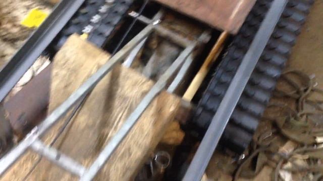 первичный обзор двухгусеничного буксировщика из Мурманска, оригинальная конструкция. Автор-Я)))) смотреть онлайн