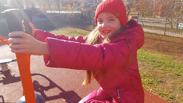 Уличные тренажеры - "школьные тренажеры как заниматься" смотреть онлайн