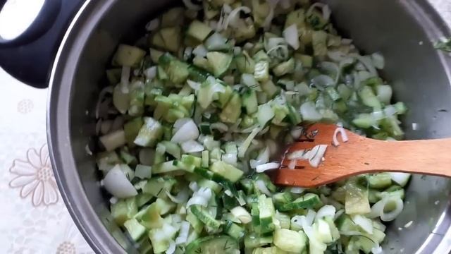 Салат из огурцов с луком на зиму. смотреть онлайн