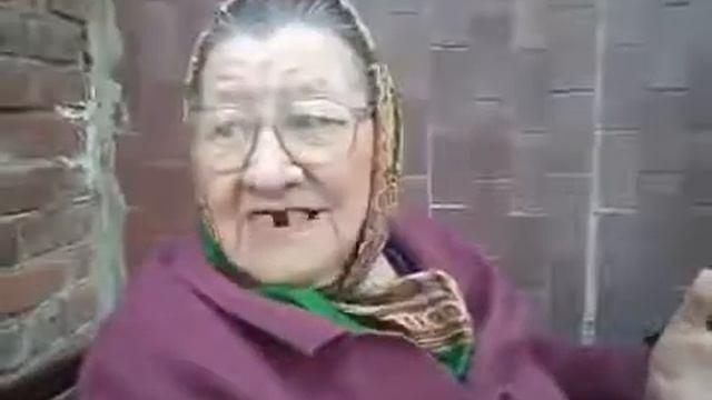 Бабка рассказывает анекдот!ржач смотреть онлайн