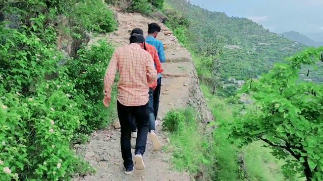Aaj jungle mein ghoomne dosto ke saath | Uttarakhandi journey смотреть онлайн