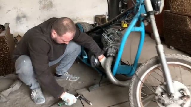 ?ОТ ХЛАМА ДО ХАРЛЕЯ ?Шлифуем крыло и снимаем детали с рамы под покраску смотреть онлайн