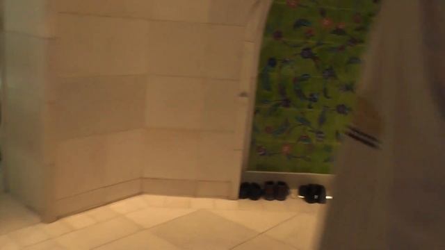 Туалет в мечети Шейха Зайда Абу Даби смотреть онлайн