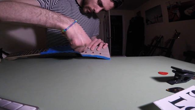 How To Veneer to a Guitar Headstock смотреть онлайн