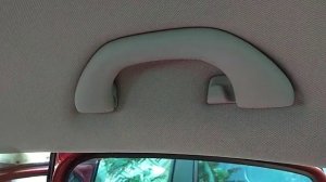 Volkswagen Polo Sedan установка демпфера потолочной ручки