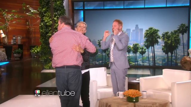 Jesse Tyler Ferguson Gets a Scare смотреть онлайн