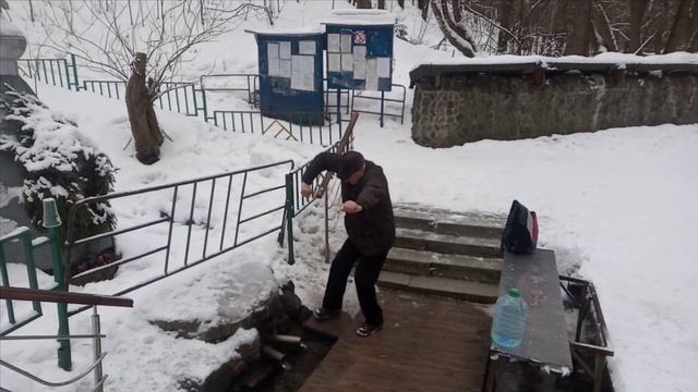 Ходьба-полезная штука-стихи Юрия Фенько,музыка и вокал Николая Жукова,монтаж Валентины Зубковой.mp4-