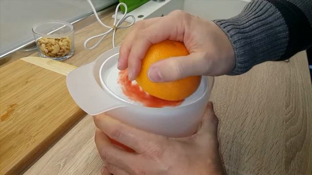 Тест на електрическа сокоизстисквачка / цитруспреса PHILIPS HR2738 смотреть онлайн