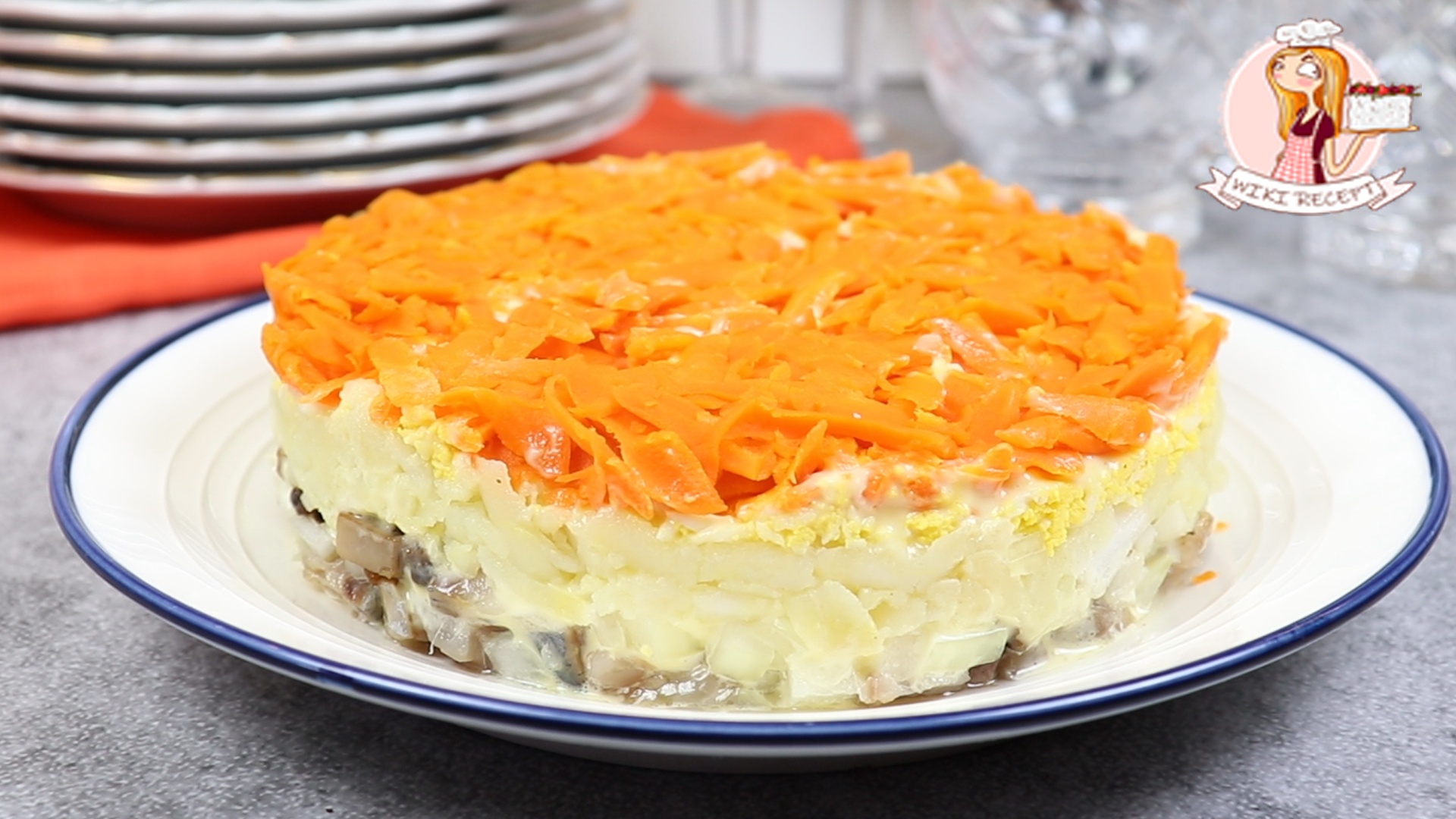 САЛАТ «ЛИСЬЯ ШУБКА» с СЕЛЕДКОЙ и ГРИБАМИ – рецепт селедки под новой шубкой смотреть онлайн