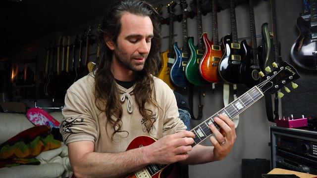 (Steve) Lynch Tapped Pentatonics - 5 Minute Licks смотреть онлайн