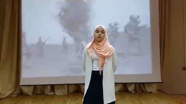 Страна читающая — Муслима Адыгамова читает произведение «Перед атакой» (Гудзенко Семён) смотреть онлайн