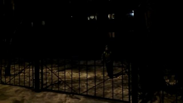 Как надо перелазить через забор смотреть онлайн