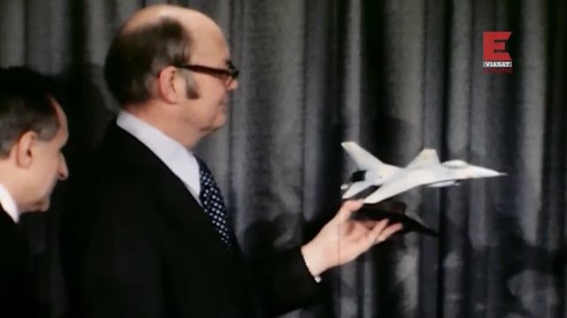 10 - Небесные воины / Стальные птицы - F 16 Fighting Falcon смотреть онлайн