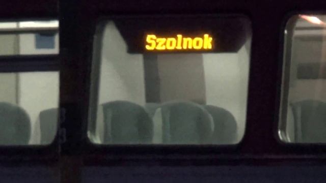 Szolnok: Személyvonat Kecskemétről; Станция Сольнок: Метровагонмаш пассажирский поезд из Кечкемет смотреть онлайн