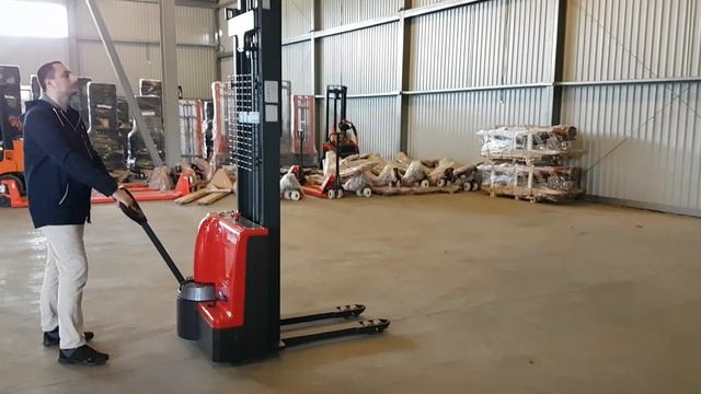 Самоходные штабелеры OXLIFT смотреть онлайн