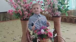 " Пряничек для мамочки"  поёт Саша Макариков