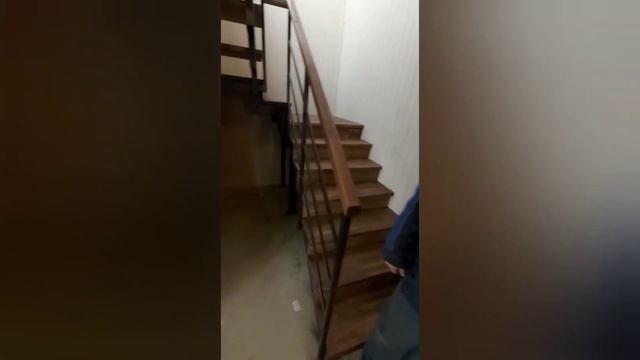 Отзыв клиента Лестницы СПб. Лестница на ломаных косоурах. ступени лиственница.