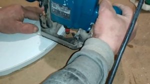 Обработка ПВХ кромки 2 мм ручным фрезером. Работа, мебель.