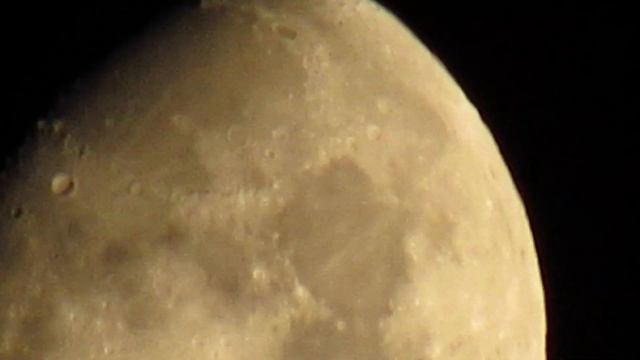 Вместе с Canon Powershot SX530HS дотронулась до Луны пока весь город спит Zoom Test of the moon смотреть онлайн