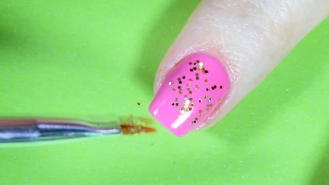 Простой дизайн ногтей с глиттером и матовым топом / Маникюр за пять минут смотреть онлайн