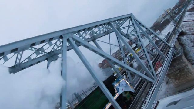 Новогодний поезд Деда Мороза прибывает в Самару. FPV. 4k смотреть онлайн