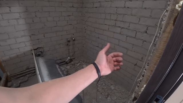 Плитку пучит! Штукатурка сыпется! Поддон заместо ванны! Ванная комната в квартире!