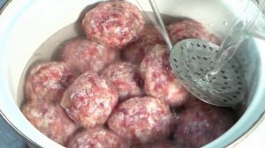 Мясные тефтели с картофелем в томатном соусе. Простое и сытное блюдо