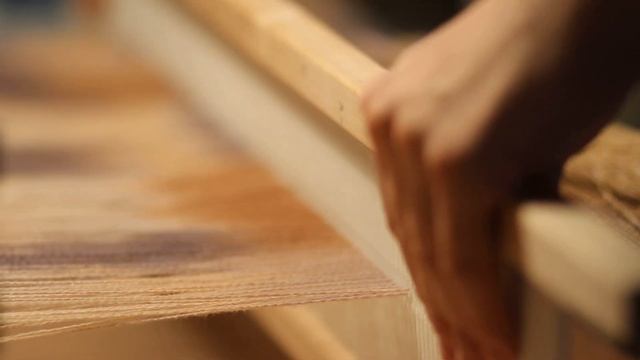 Ткачество на станке с бердом смотреть онлайн