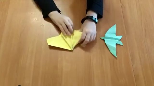 Птица из бумаги. Оригами ласточка. смотреть онлайн