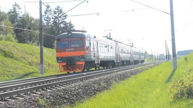 -ЭД9Т-0003 Смоленск-Красное на перегоне: "430 км." - "Ракитная".Россия.Смоленский район.16.05.2021г смотреть онлайн