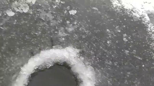 моя первая зимняя рыбалка . ☺ скоро 3 ч будет подпишись что бы не пропустить . ☺ смотреть онлайн
