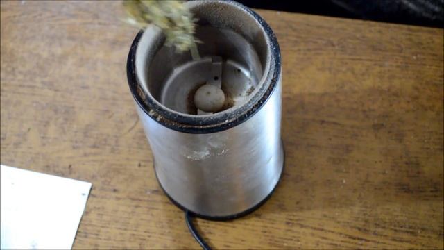 Укроп, соцветия, совет. Измельчаем зацветшие сухие соцветия укропа. смотреть онлайн