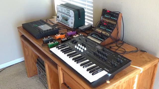 Akai MPC LIVE II - Korg Volca FM X3 - Rowin Flanger - Rowin Phaser - Rowin Trelicopter - Eno Reverb смотреть онлайн
