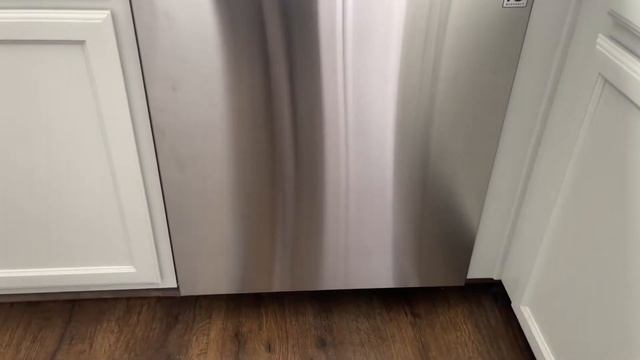 LG 24" Stainless Steel Front Dishwasher with QuadWash and 3rd rack Review смотреть онлайн
