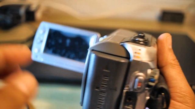 How to charge JVC Everio batteries via camera or charger смотреть онлайн