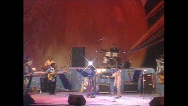 Gypsy Trail - Kavita Krishnamurti w/ Dr L Subramaniam смотреть онлайн